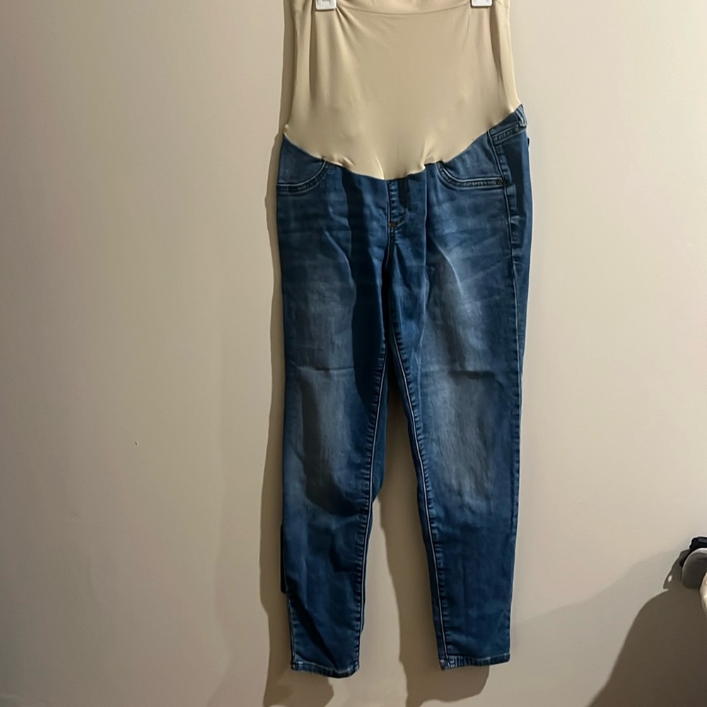A Glow maternity size 10 skinny jeans with panel